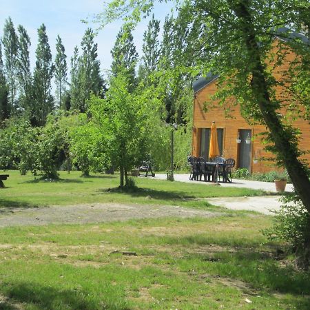 Florennes Gite Neuf 150 M2 Devant Un Grand Lac Prive De 2 Hectares Poissonneux Au Milieu Des Bois Kültér fotó