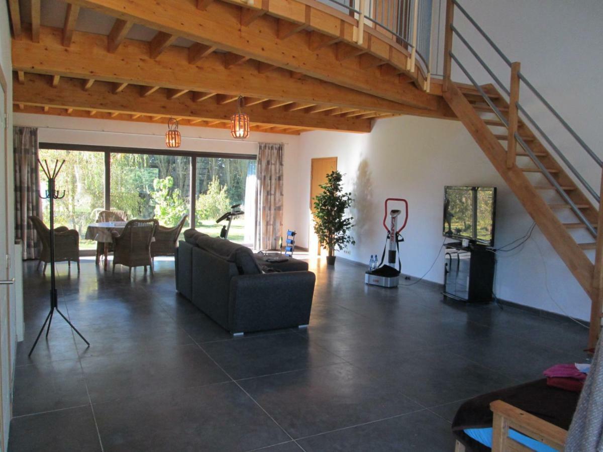 Florennes Gite Neuf 150 M2 Devant Un Grand Lac Prive De 2 Hectares Poissonneux Au Milieu Des Bois Kültér fotó