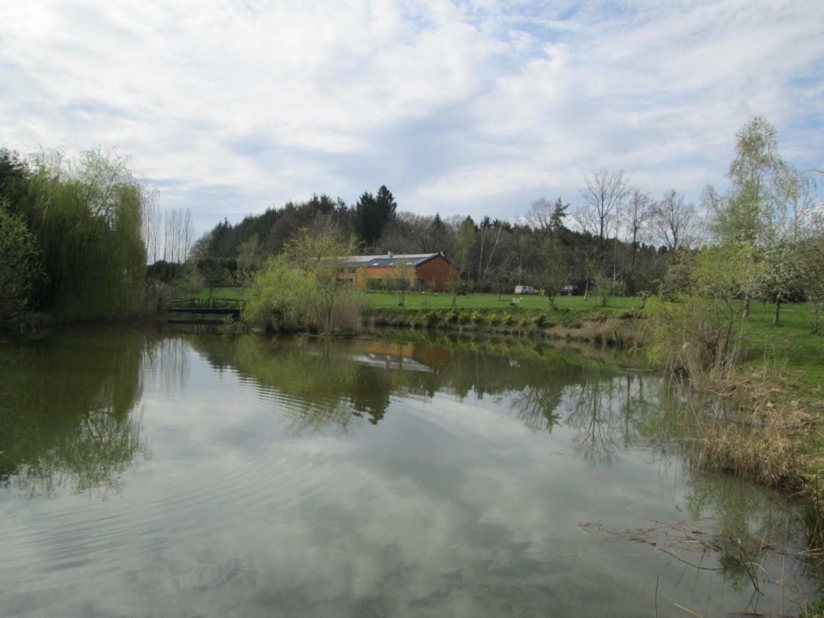 Florennes Gite Neuf 150 M2 Devant Un Grand Lac Prive De 2 Hectares Poissonneux Au Milieu Des Bois Kültér fotó