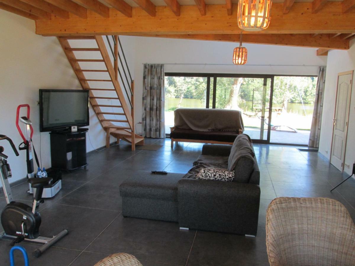 Florennes Gite Neuf 150 M2 Devant Un Grand Lac Prive De 2 Hectares Poissonneux Au Milieu Des Bois Kültér fotó