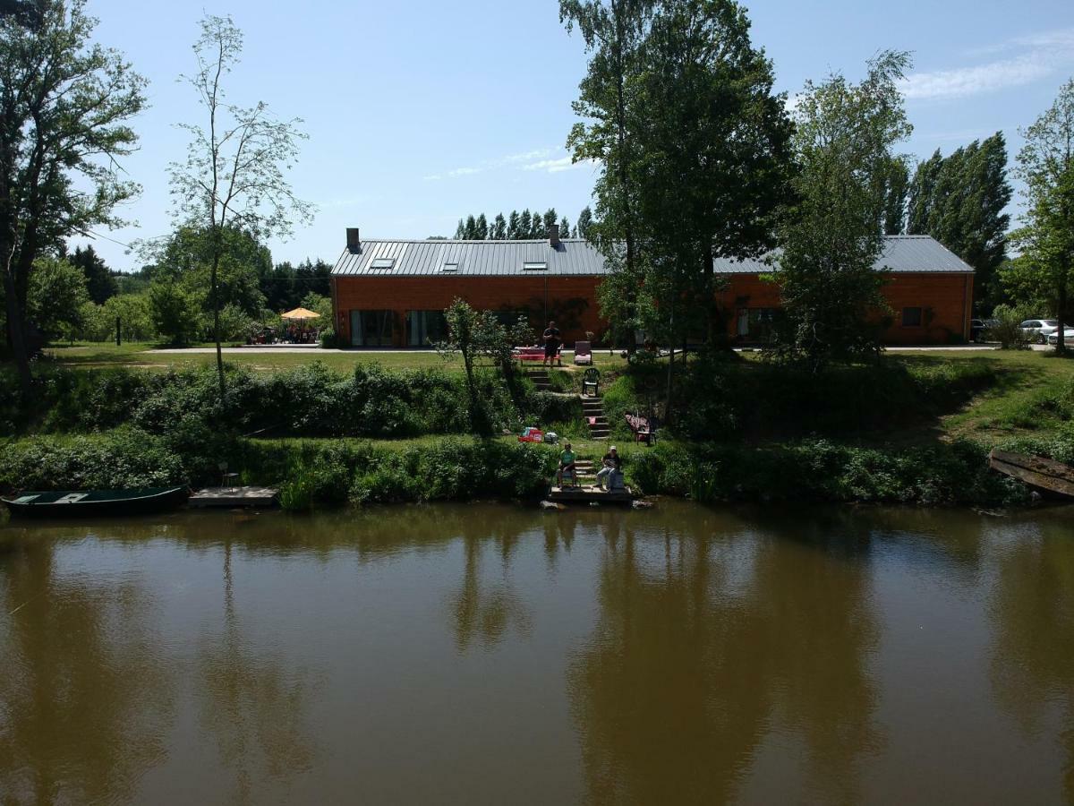 Florennes Gite Neuf 150 M2 Devant Un Grand Lac Prive De 2 Hectares Poissonneux Au Milieu Des Bois Kültér fotó