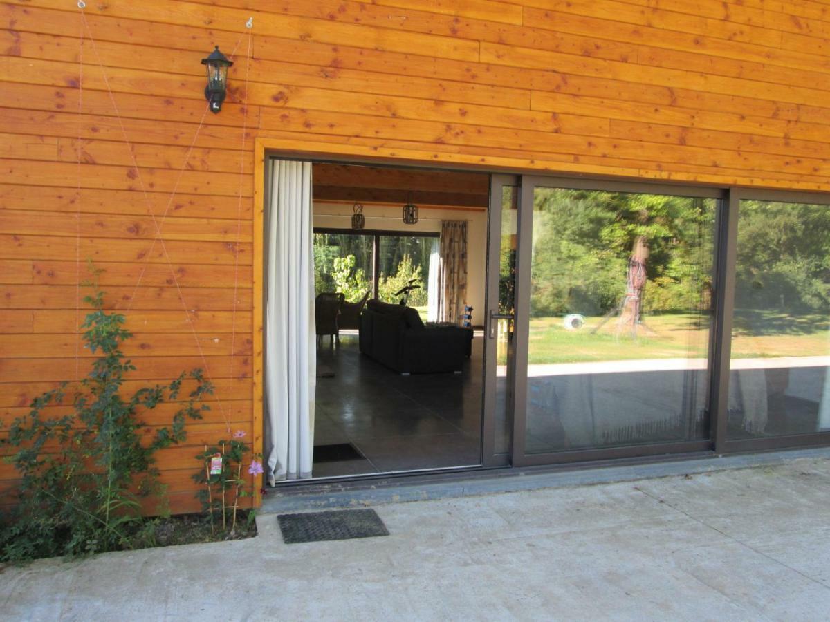 Florennes Gite Neuf 150 M2 Devant Un Grand Lac Prive De 2 Hectares Poissonneux Au Milieu Des Bois Kültér fotó