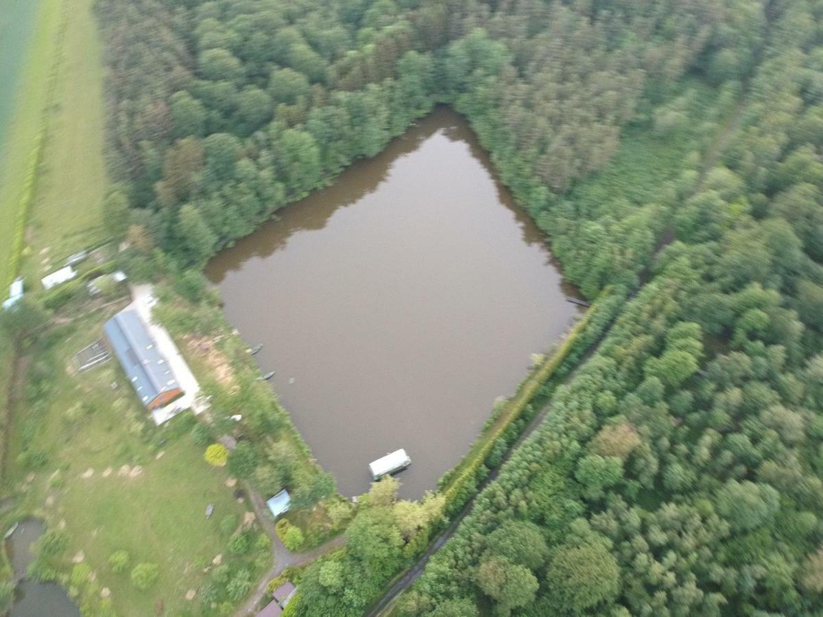 Florennes Gite Neuf 150 M2 Devant Un Grand Lac Prive De 2 Hectares Poissonneux Au Milieu Des Bois Kültér fotó