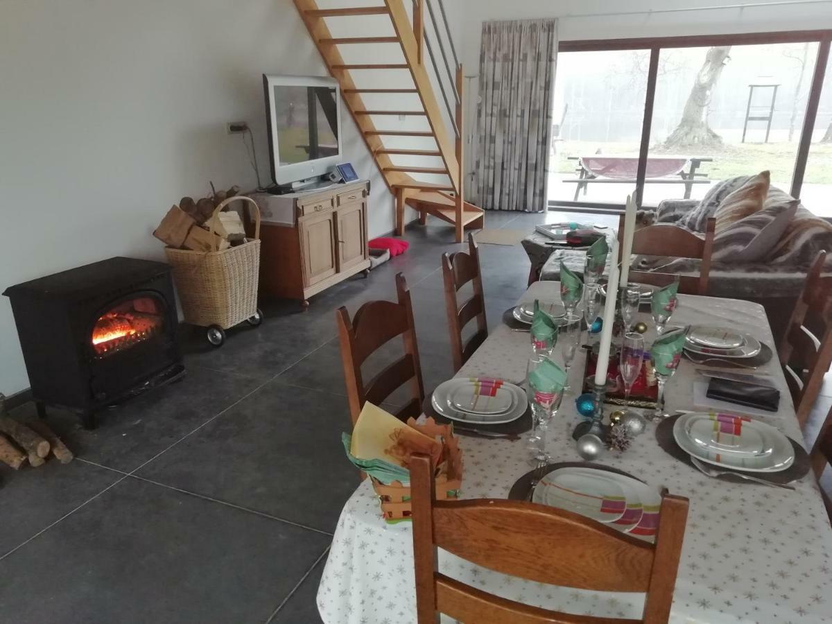 Florennes Gite Neuf 150 M2 Devant Un Grand Lac Prive De 2 Hectares Poissonneux Au Milieu Des Bois Kültér fotó